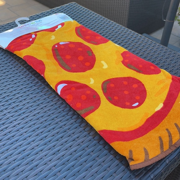 ❤️NEW!!!❤️Limited Too Round Beach Towel Pizza. - Picture 8 of 11